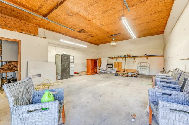 a view of yard with green space