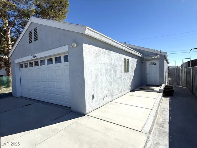 $1,785 | 3924 Mount Charleston Drive, Pahrump, NV 89048
