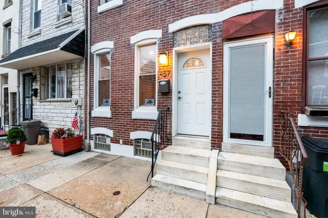 $2,500 | 457 Moyer Street, Philadelphia, PA 19125