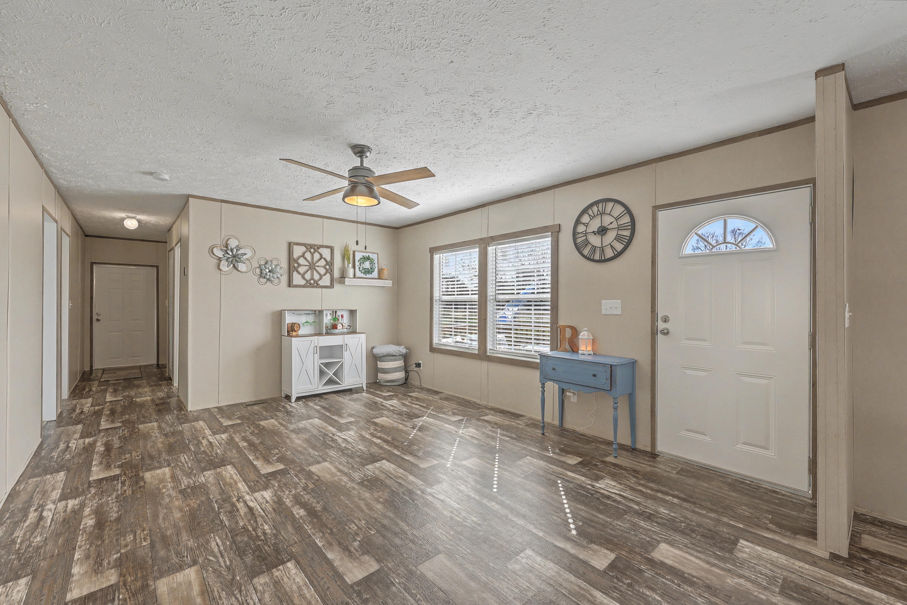 964 Tiger Loop St. Stephen, SC 29479 - Photo 7 of 39 Foyer/ extra living area
