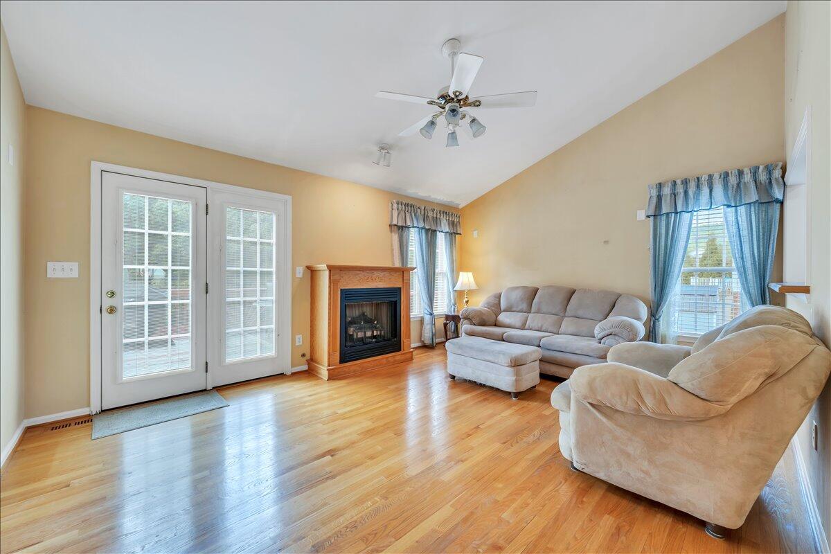 201 Eagle Ridge Roanoke, VA 24012 - Photo 2 of 52 02-MIB05358