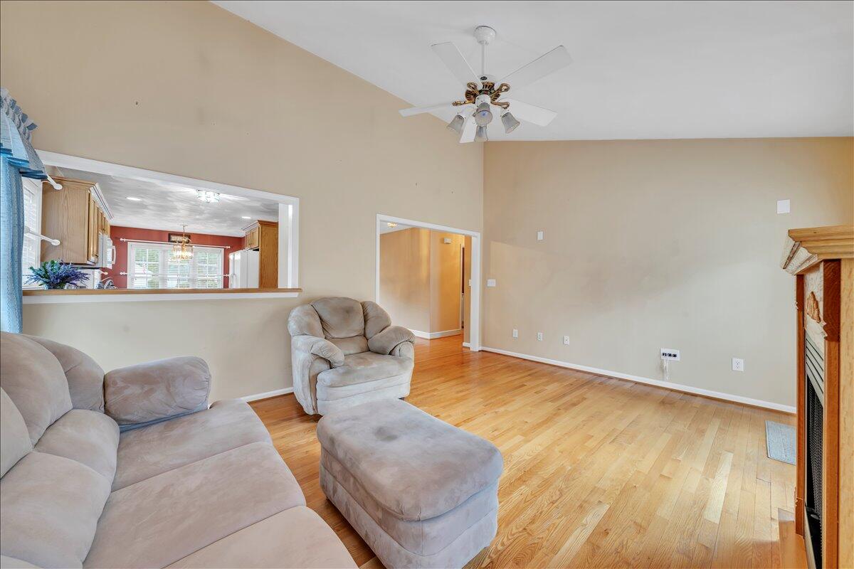 201 Eagle Ridge Roanoke, VA 24012 - Photo 5 of 52 05-MIB05370