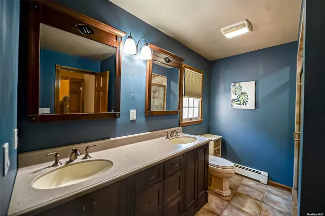 $969,000 | 43 Hollins Lane, East Islip, NY 11730