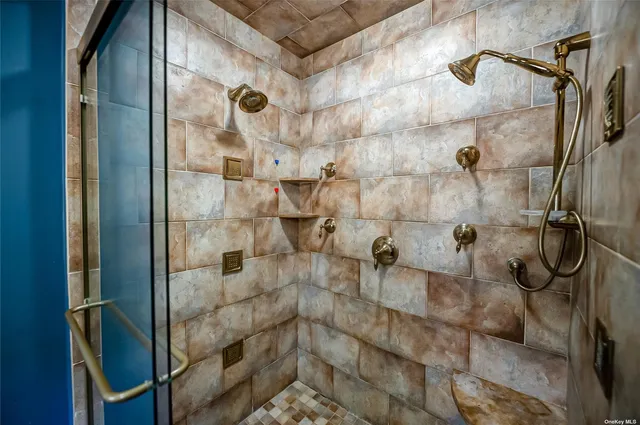 $969,000 | 43 Hollins Lane, East Islip, NY 11730