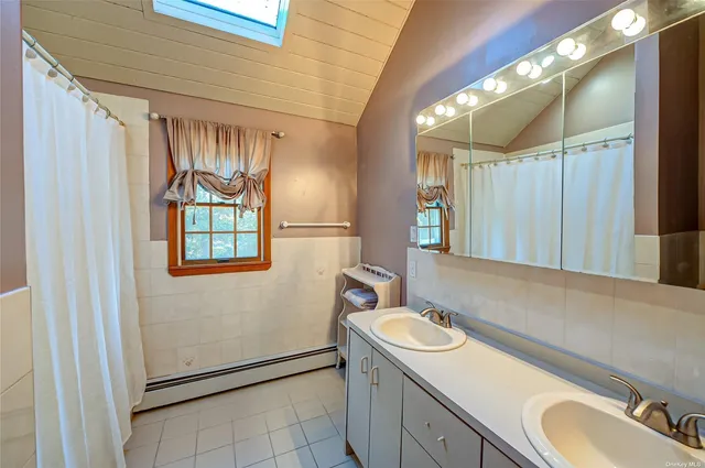 $969,000 | 43 Hollins Lane, East Islip, NY 11730