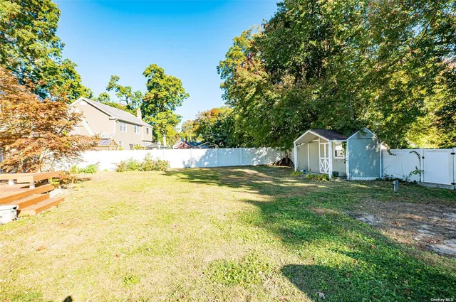 $969,000 | 43 Hollins Lane, East Islip, NY 11730