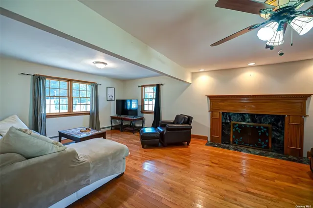 $969,000 | 43 Hollins Lane, East Islip, NY 11730