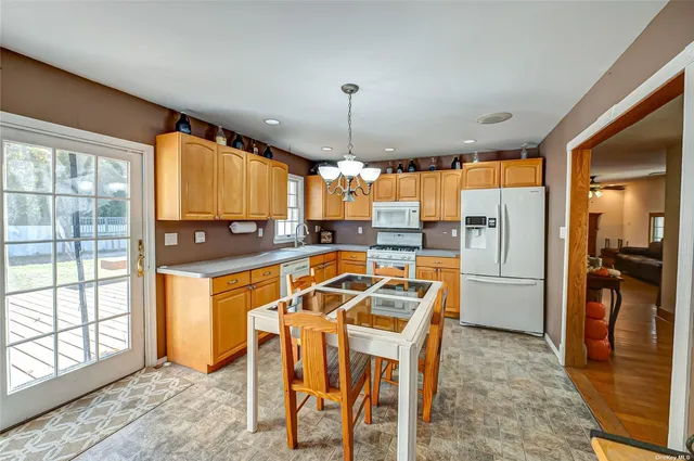 $969,000 | 43 Hollins Lane, East Islip, NY 11730