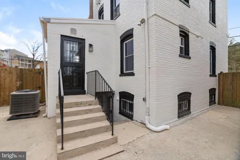 $2,500 | 1530 Howard Road Southeast, Washington, DC 20020