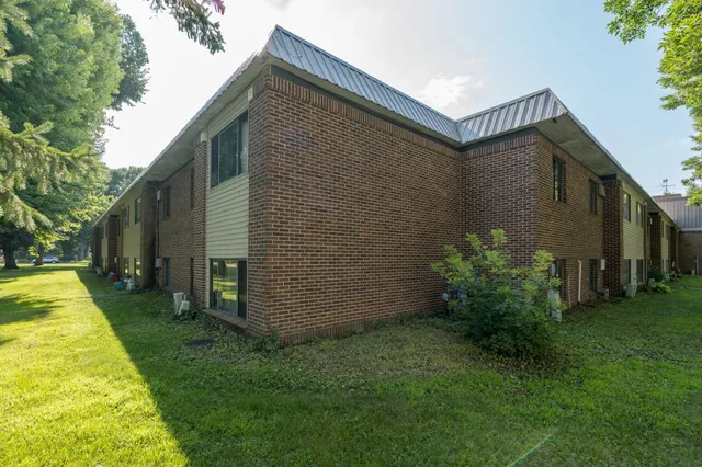 $799,900 | 3200 Maple Avenue, Slayton, MN 56172