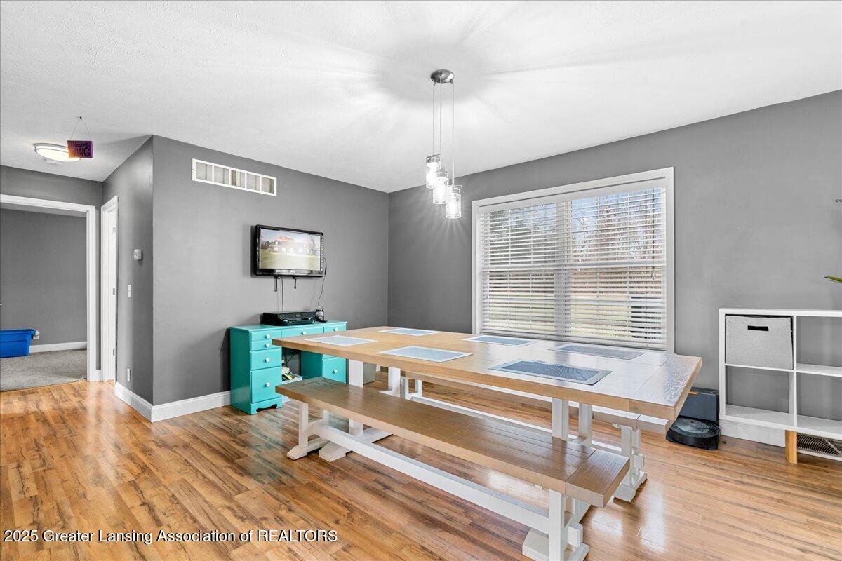 9817 Marsalle Road Portland, MI 48875 - Photo 8 of 48 Dining Room