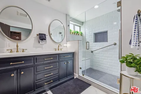 $799,000 | 11218 Camarillo Street, Unit 305, North Hollywood, CA 91602