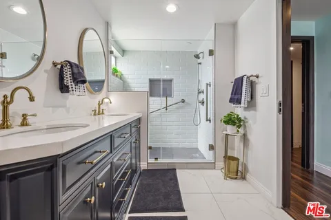 $799,000 | 11218 Camarillo Street, Unit 305, North Hollywood, CA 91602