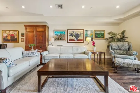 $799,000 | 11218 Camarillo Street, Unit 305, North Hollywood, CA 91602