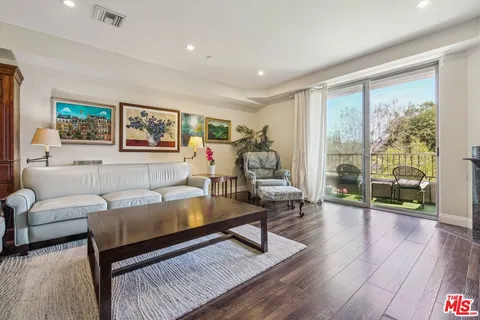 $799,000 | 11218 Camarillo Street, Unit 305, North Hollywood, CA 91602