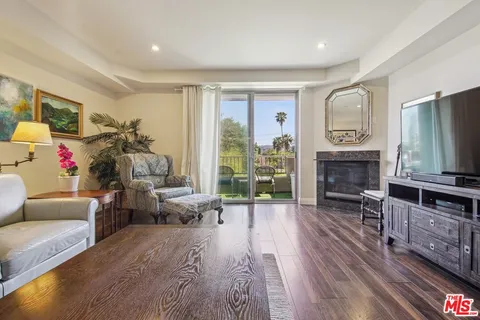 $799,000 | 11218 Camarillo Street, Unit 305, North Hollywood, CA 91602