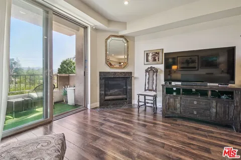 $799,000 | 11218 Camarillo Street, Unit 305, North Hollywood, CA 91602