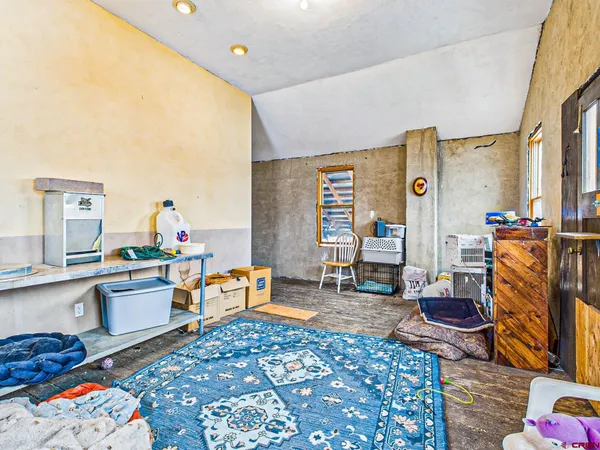 a view of livingroom with furniture