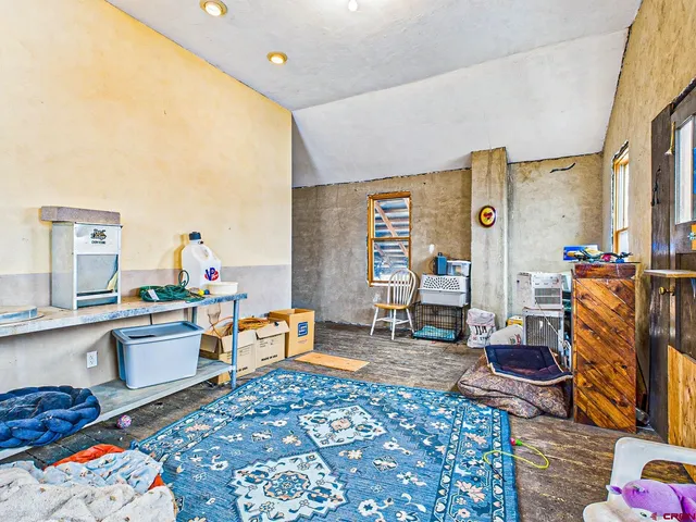 a view of livingroom with furniture