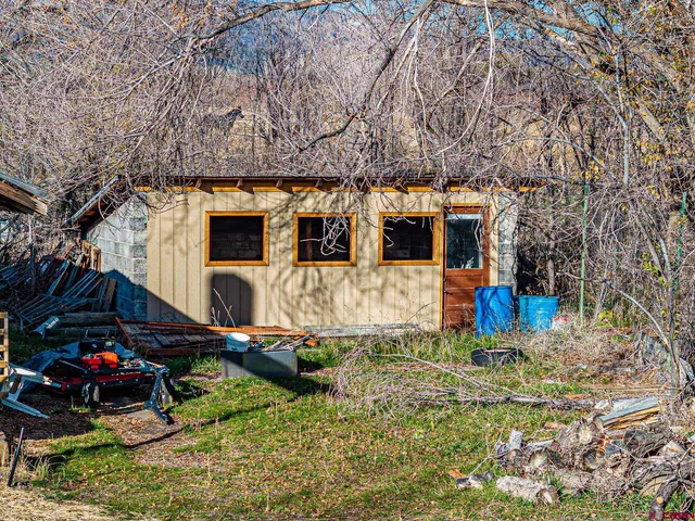 a view of a yard with plants