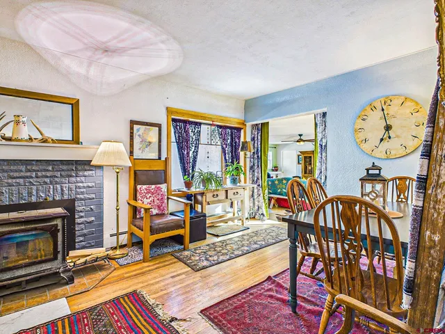 a very nice looking room with many windows