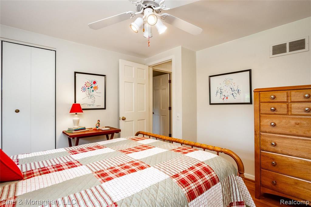 435 Barclay Road Grosse Pointe Farms, MI 48236 - Photo 38 of 60