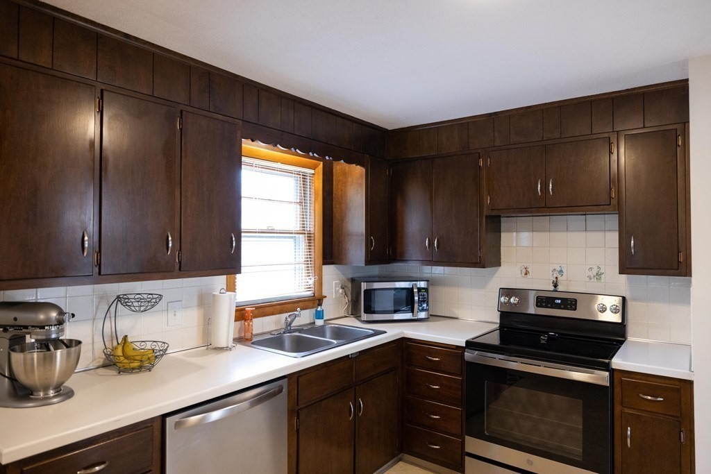 62 Lancaster Road Clinton, MA 01510 - Photo 13 of 37