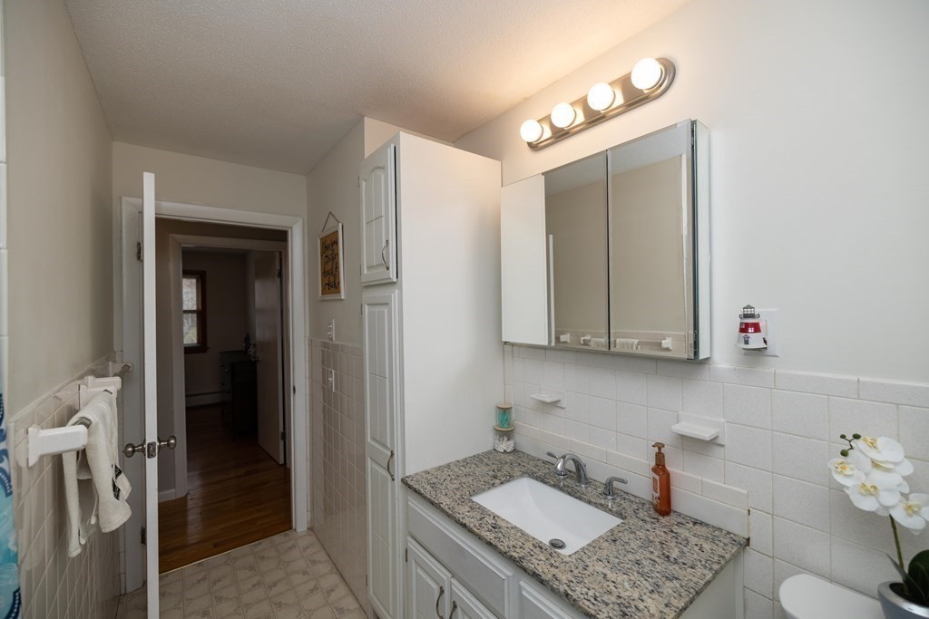 62 Lancaster Road Clinton, MA 01510 - Photo 18 of 37