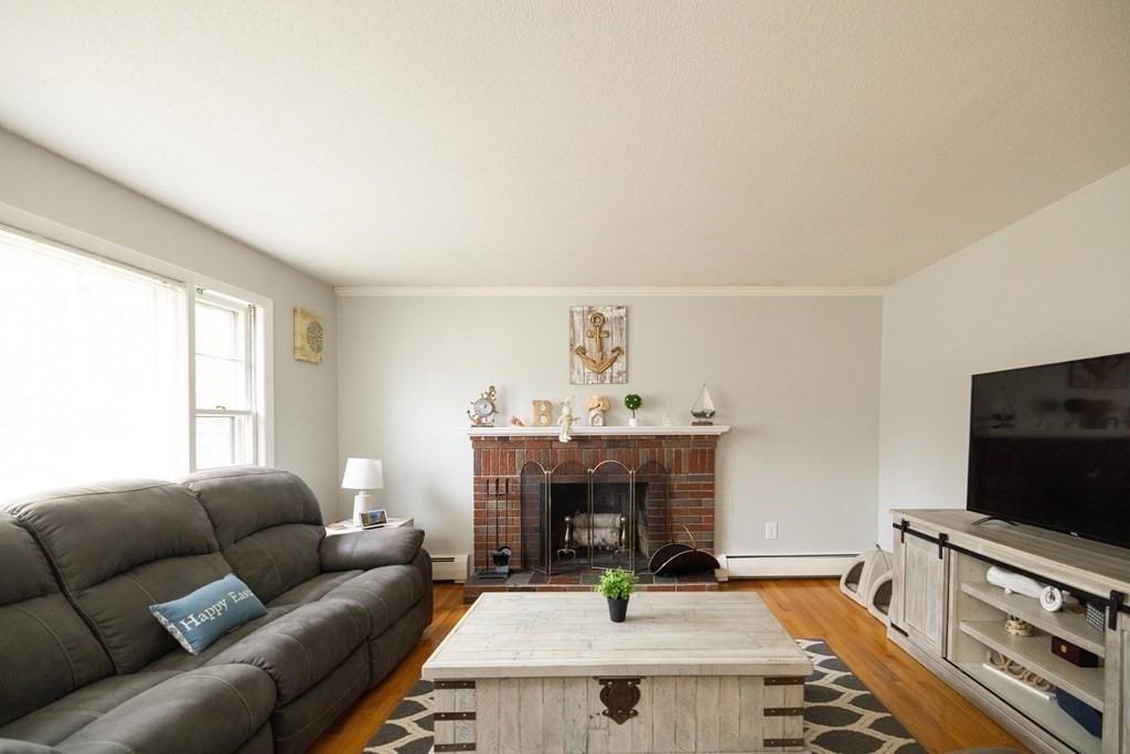 62 Lancaster Road Clinton, MA 01510 - Photo 7 of 37