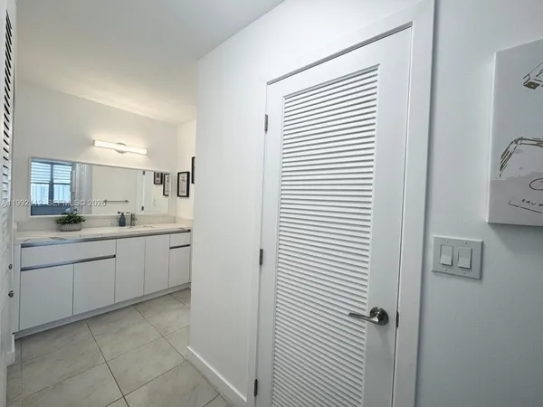 $3,350 | 3800 South Ocean Drive, Unit 1710, Hollywood, FL 33019