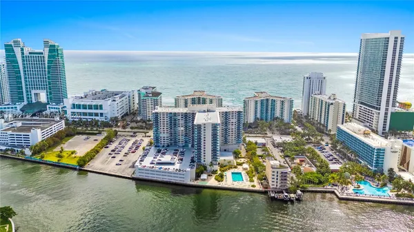 $3,350 | 3800 South Ocean Drive, Unit 1710, Hollywood, FL 33019
