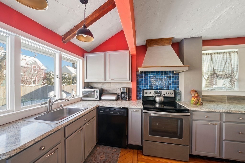 26 Bittern Road Quincy, MA 02169 - Photo 8 of 36 Gallery Image 8