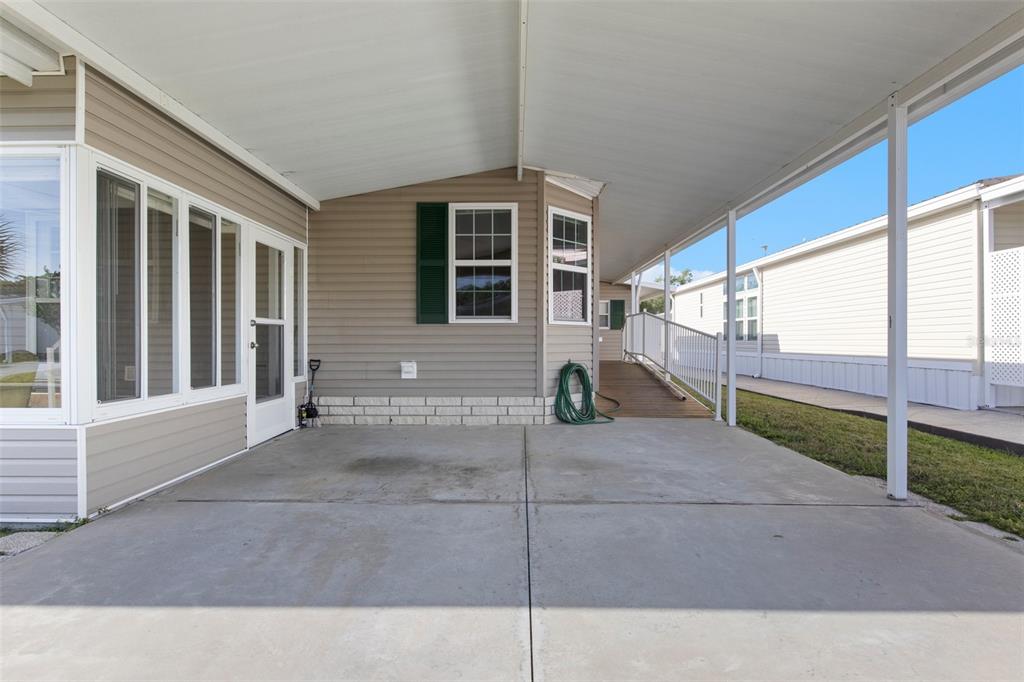 34914 Fun Way Zephyrhills, FL 33541 - Photo 4 of 25 Gallery Image 4