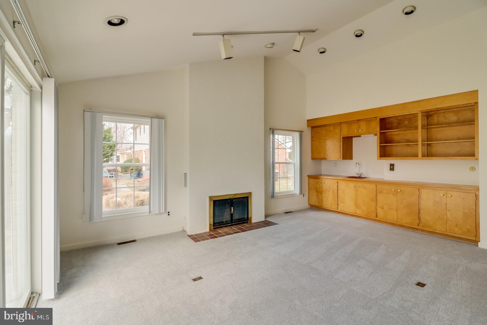 32 Paschall Road Wilmington, DE 19803 - Photo 6 of 21 Family Room, Built In Shelves, Recessed Lights