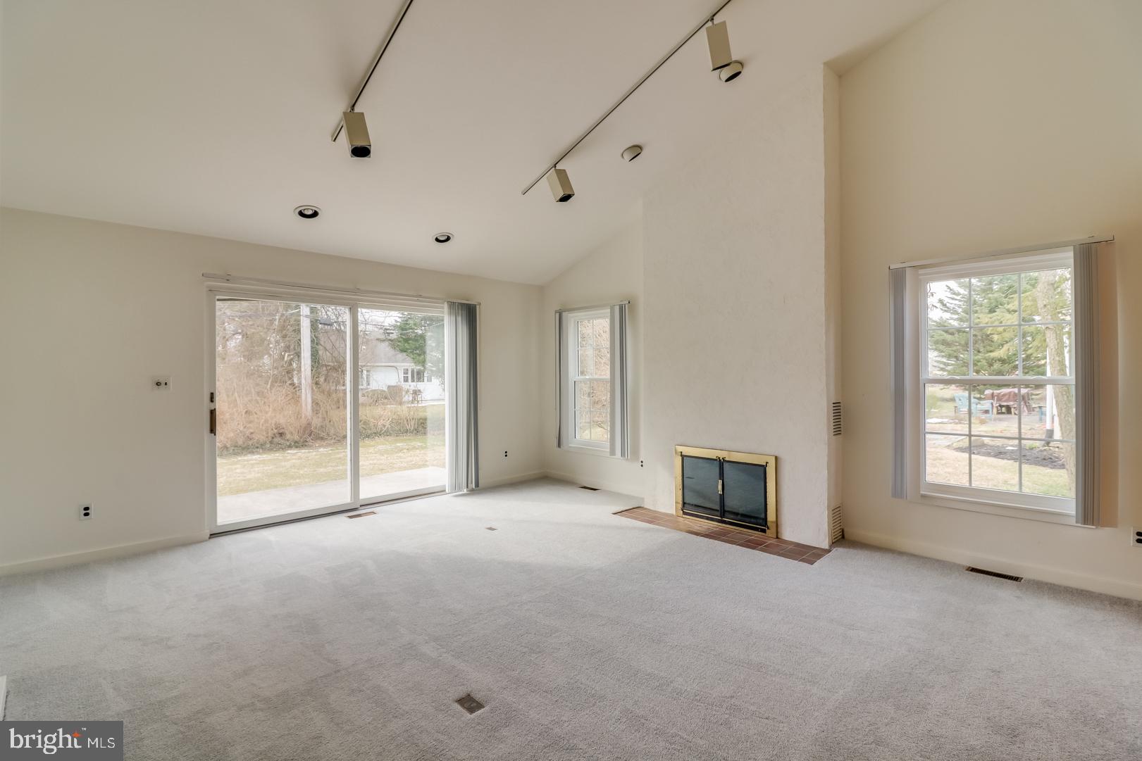 32 Paschall Road Wilmington, DE 19803 - Photo 7 of 21 Family Room- Vaulted Ceilings