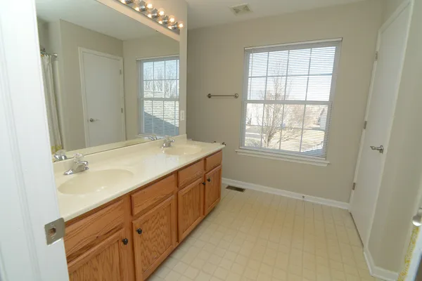 $374,500 | 1752 Tallmeadow Drive, DeKalb, IL 60115