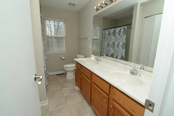 $374,500 | 1752 Tallmeadow Drive, DeKalb, IL 60115