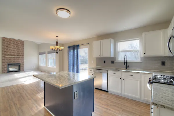 $374,500 | 1752 Tallmeadow Drive, DeKalb, IL 60115