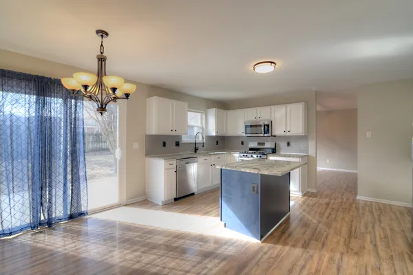 $374,500 | 1752 Tallmeadow Drive, DeKalb, IL 60115