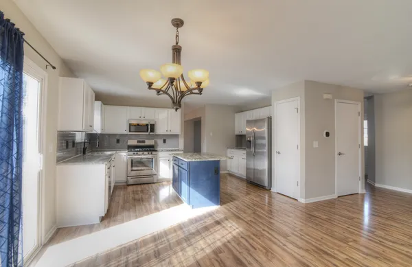 $374,500 | 1752 Tallmeadow Drive, DeKalb, IL 60115