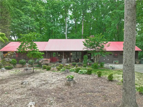 $369,000 | 859 Lakeview Drive, Thomasville, NC 27360