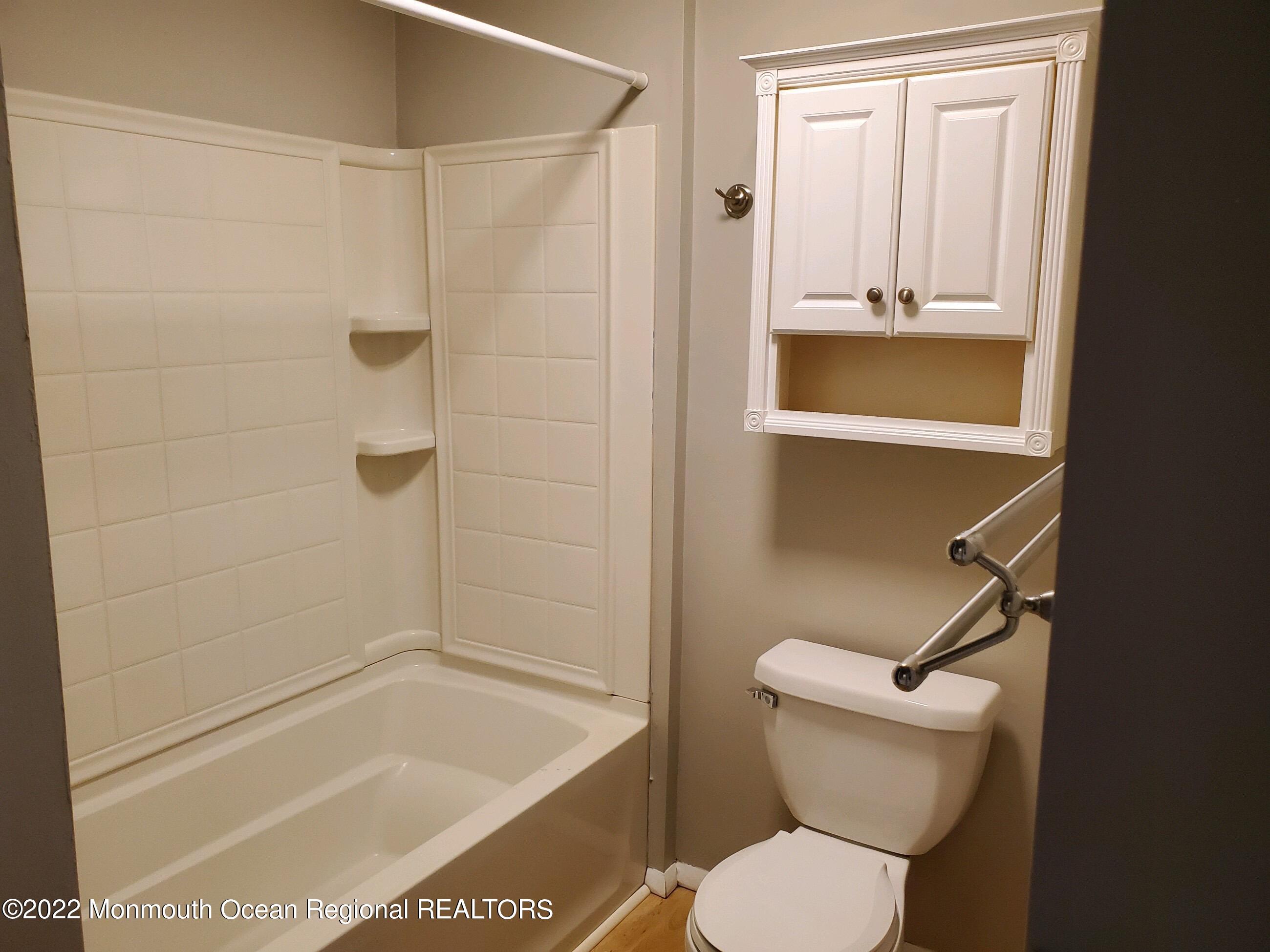 217 Sandra Place Brick, NJ 08724 - Photo 5 of 7 IMG-5413 (1)MAIN BATH