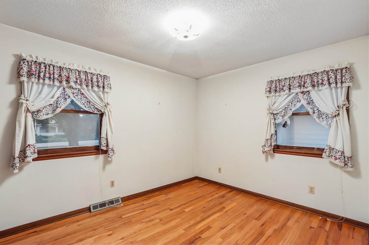 609 East Hickory Street Riverside, IA 52327 - Photo 13 of 33 Gallery Image 13