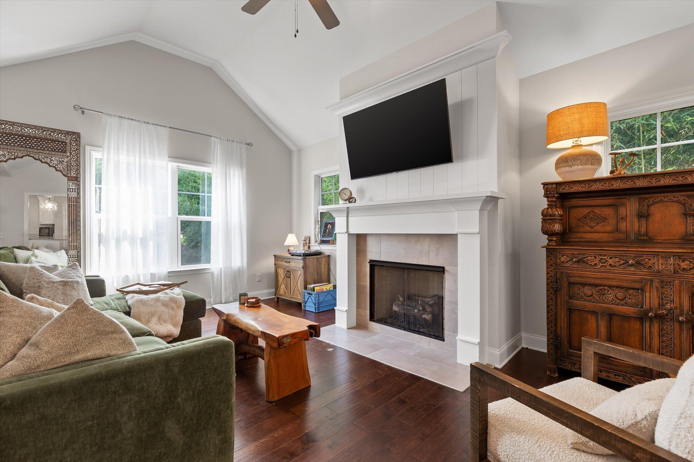 6362 Chandler Hill Road Ooltewah, TN 37363 - Photo 6 of 34 Living Room