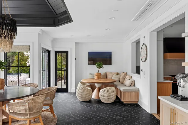 $6,499,000 | 89 Pound Hollow Road, Glen Head, NY 11545