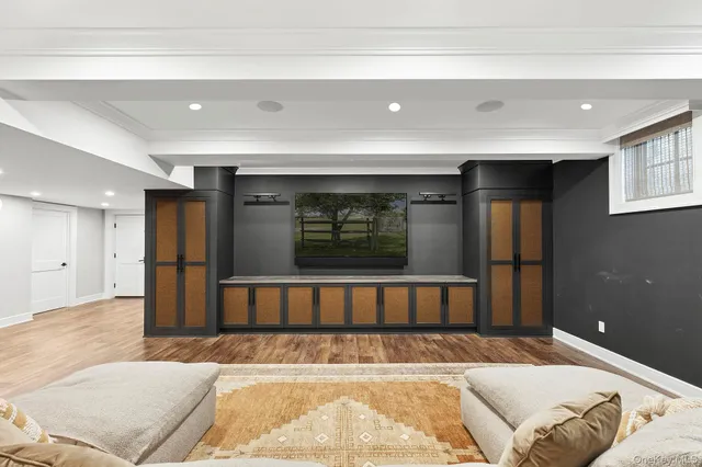 $6,499,000 | 89 Pound Hollow Road, Glen Head, NY 11545