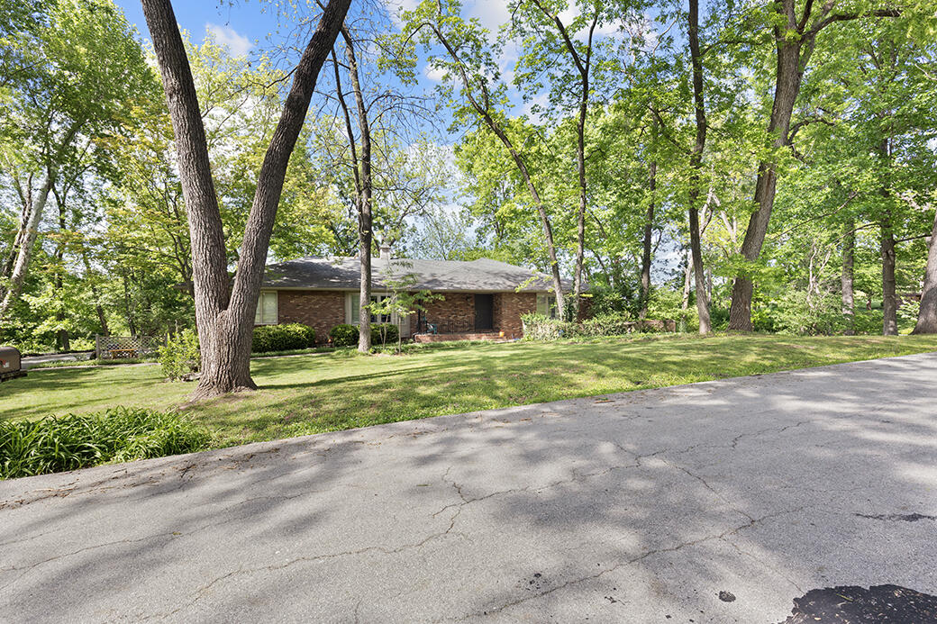 2615 East Melbourne Road Springfield, MO 65804 - Photo 1 of 71 3U5A2755