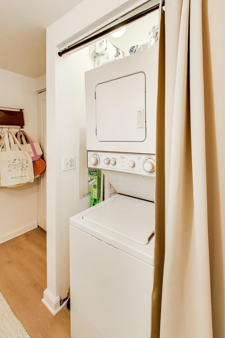 4848 North Sheridan Road, Unit 203 Chicago, IL 60640 - Photo 20 of 32 a utility room with dryer and washer