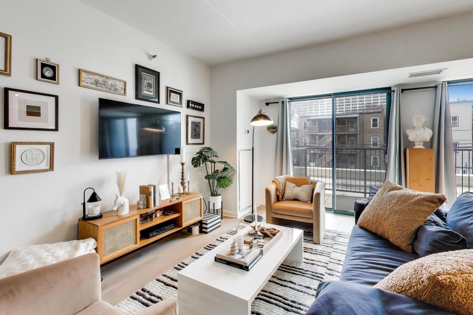 4848 North Sheridan Road, Unit 203 Chicago, IL 60640 - Photo 5 of 32 a living room with furniture and a flat screen tv