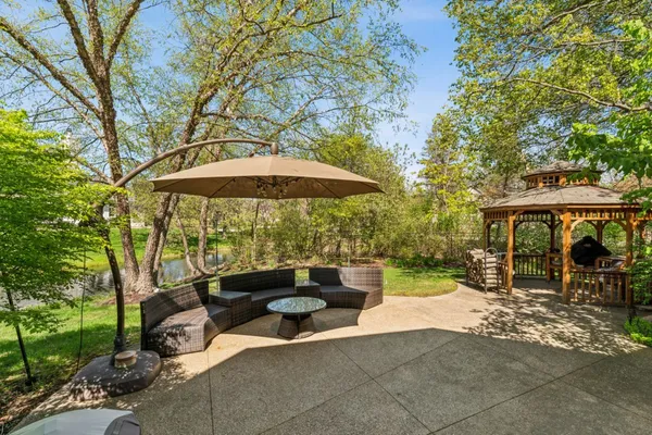 1745 Sundrop Circle, Highland Park, IL 60035